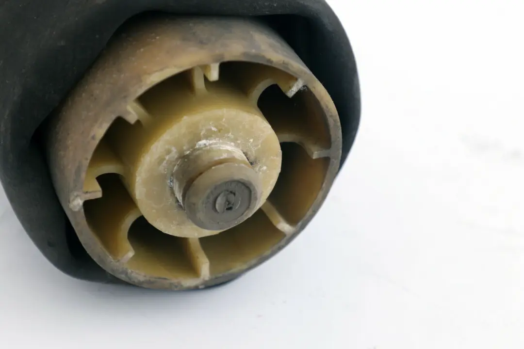 Poduszka zawieszenia nivo lewa tył do BMW E53 X5 o numerze 6750355 BMW E53 X5 Poduszka zawieszenia nivo lewa tył - SKU 6750355 - Numer Części 6750355