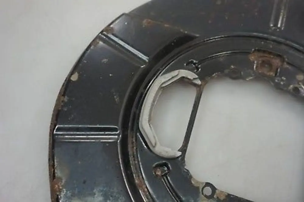 Left N/S Brake Disc Protection Plate Cover to BMW X5 SERIES E53 Rear with Part number 6750385 BMW X5 SERIES E53 Rear Left N/S Brake Disc Protection Plate Cover - SKU 6750385 - Part number 6750385