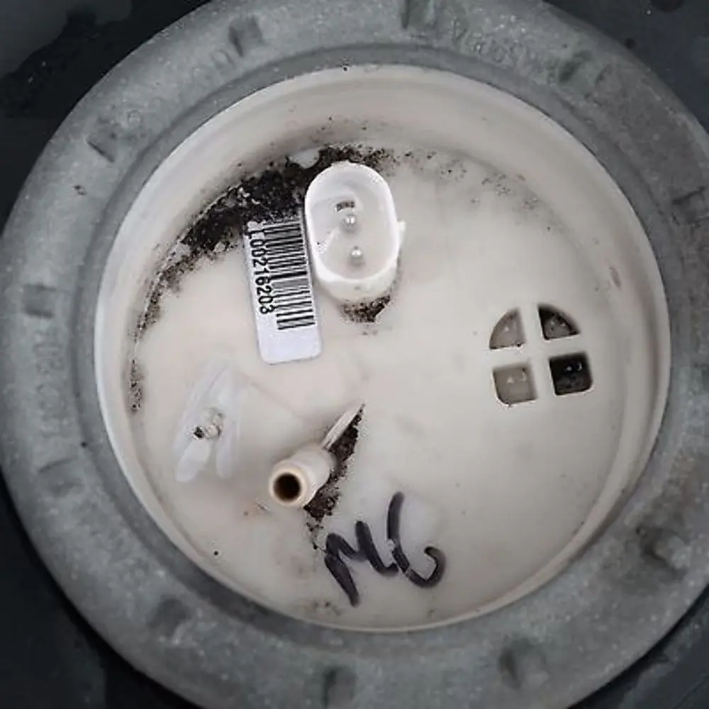 Zbiornik Paliwa Plastikowy Benzyna do BMW X5 E53 o numerze 16116752552 BMW X5 E53 Zbiornik Paliwa Plastikowy Benzyna - SKU 6752552 - Numer Części 16116752552