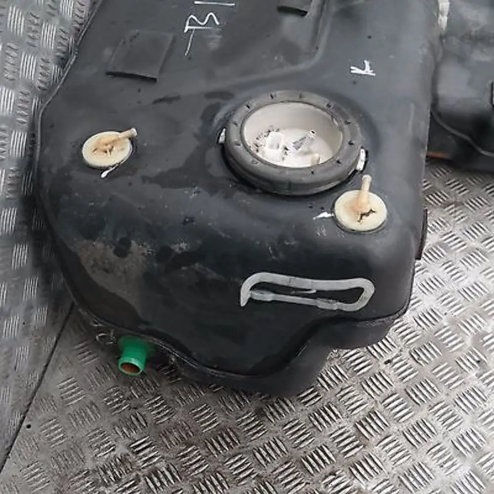 BMW X5 Series E53 Complete Plastic Fuel Tank Petrol - SKU 6752552 - Part number 16116752552