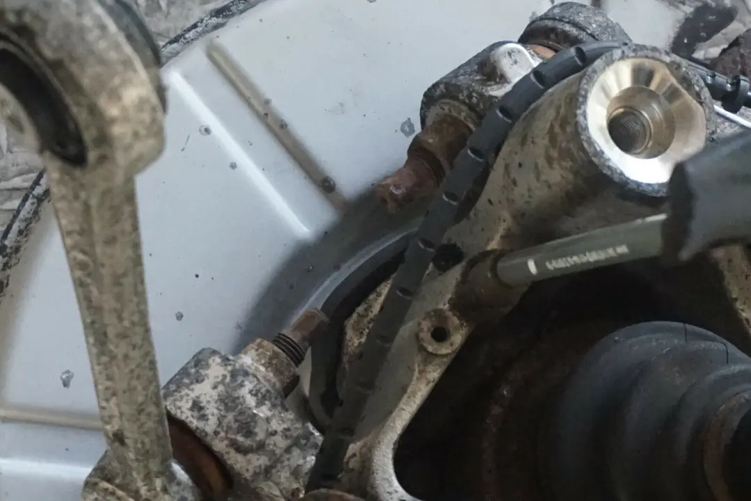 M57N2 Półoś zwrotnica prawa do BMW E66 730Ld o numerze 6753108 BMW E66 730Ld M57N2 Półoś zwrotnica prawa - SKU 6753108 - Numer Części 6753108