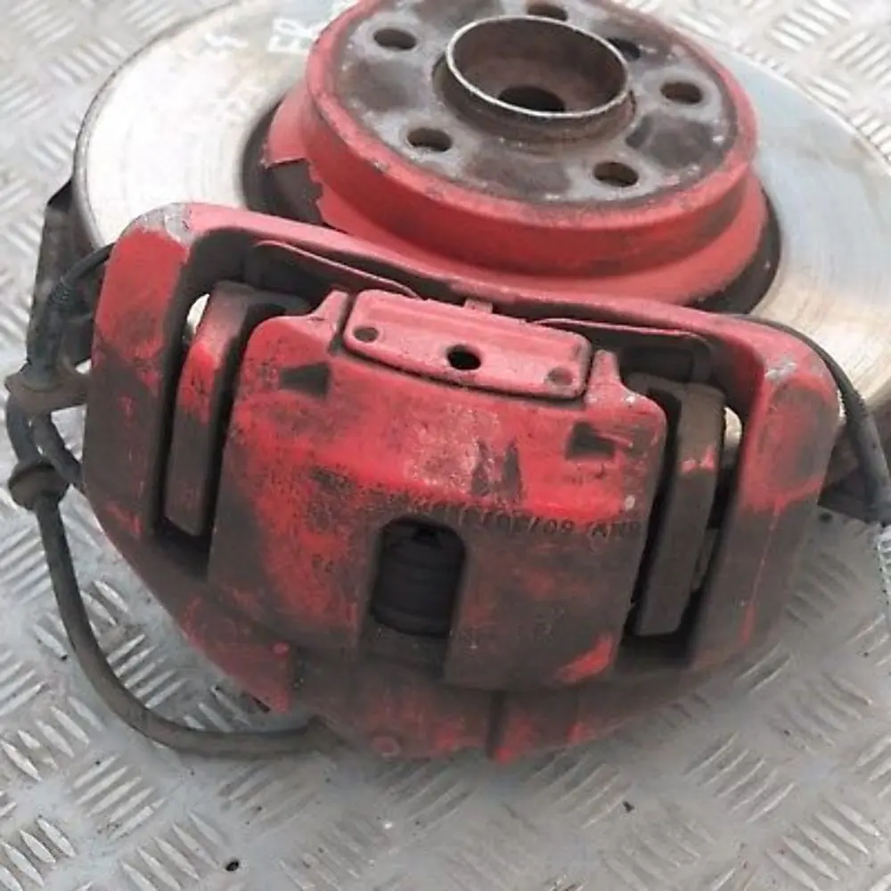 N62 333HP Tarcza zwrotnica prawa do BMW E65 745i o numerze 6753462 BMW E65 745i N62 333HP Tarcza zwrotnica prawa - SKU 6753462 - Numer Części 6753462