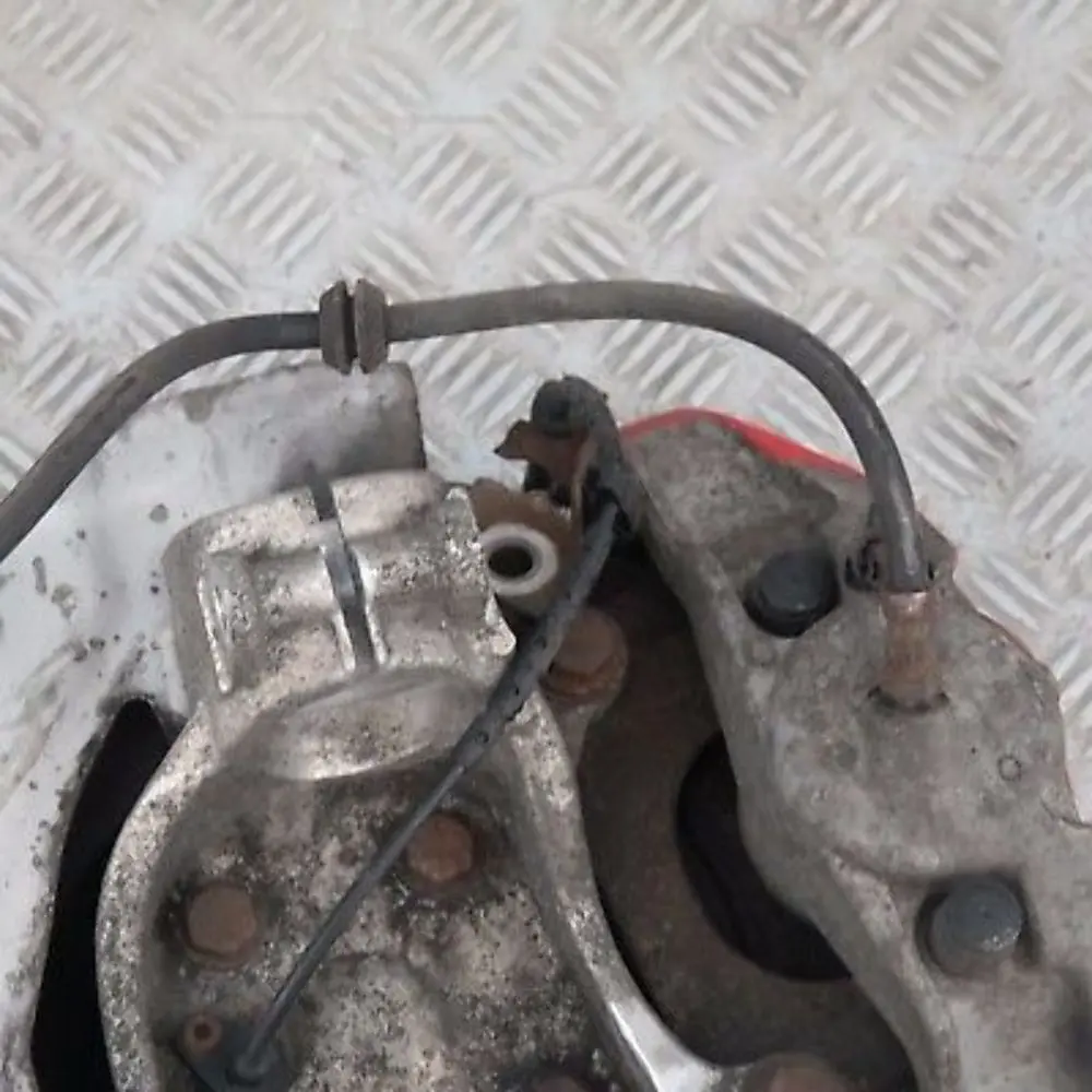 N62 Amortisseur Boitier D?etrier de Frein Avant Rechts pour BMW 7 Serie E65 745i à propos du numéro de pièce 6753462 BMW 7 Serie E65 745i N62 Amortisseur Boitier D?etrier de Frein Avant Rechts - SKU 6753462 - Numéro de pièce 6753462