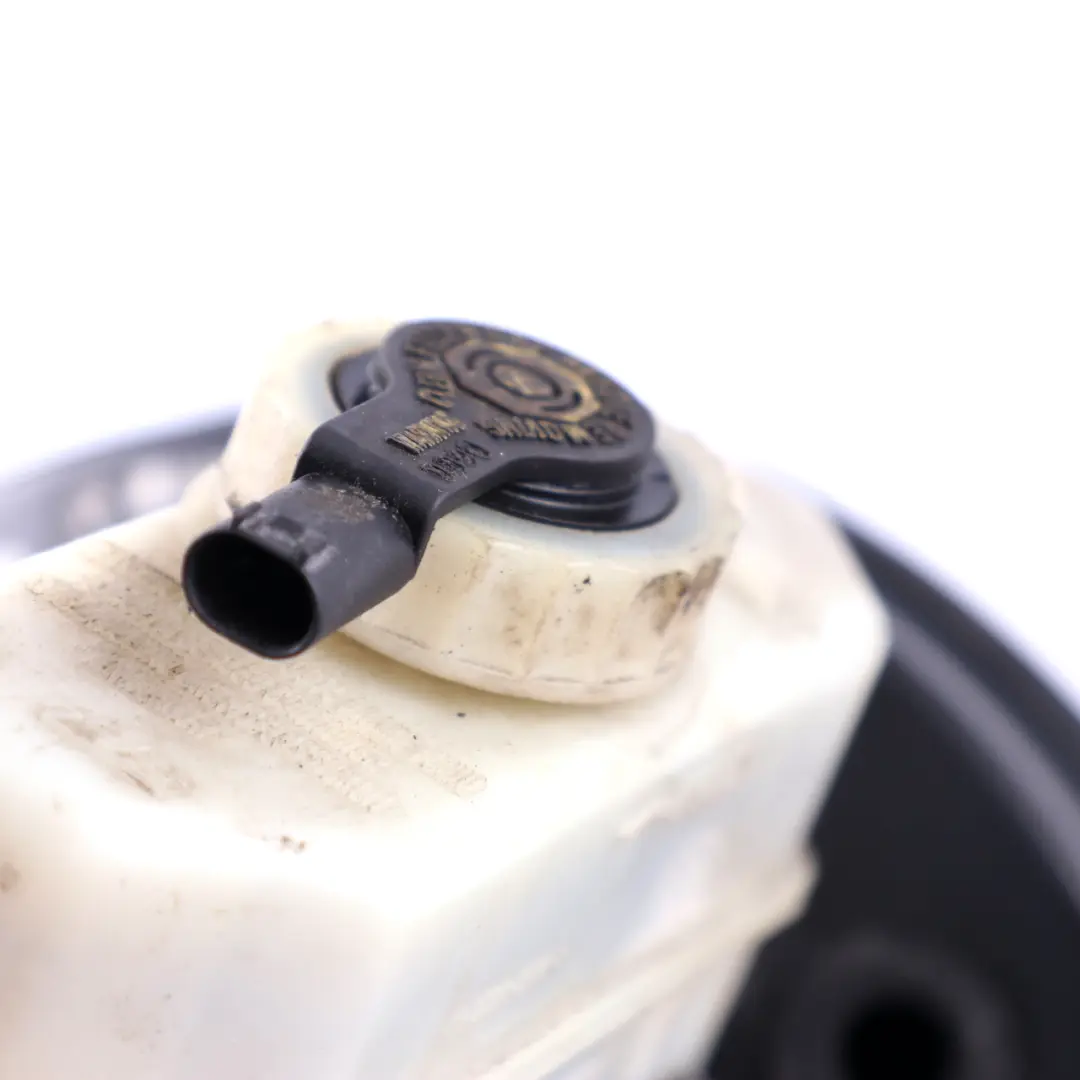 Brake Servo Unit Master Cylinder Expansion Tank to BMW 3 Series E46 with Part number 6757118 BMW 3 Series E46 Brake Servo Unit Master Cylinder Expansion Tank - SKU 6757118 - Part number 6757118