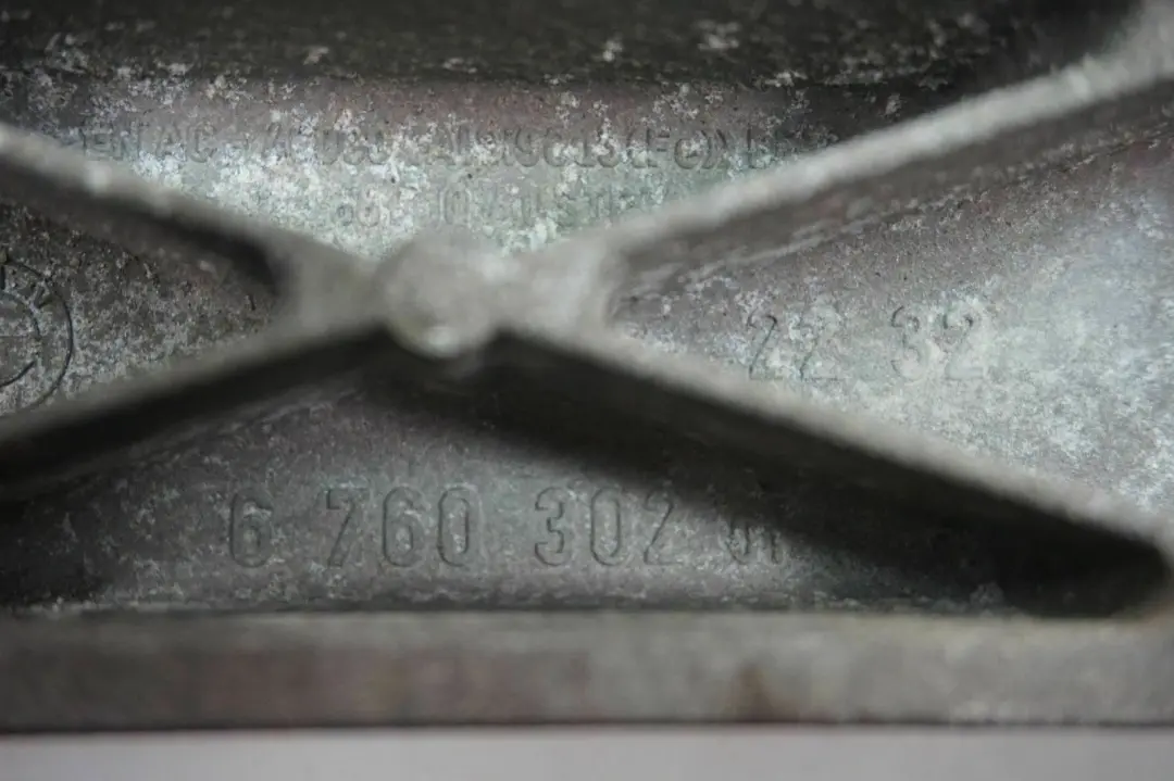 Supporto Trasmissione per BMW E87 E90 E91 E92 con numero di parte 6760302 BMW E87 E90 E91 E92 Supporto Trasmissione - SKU 6760302 - Numero di parte 6760302