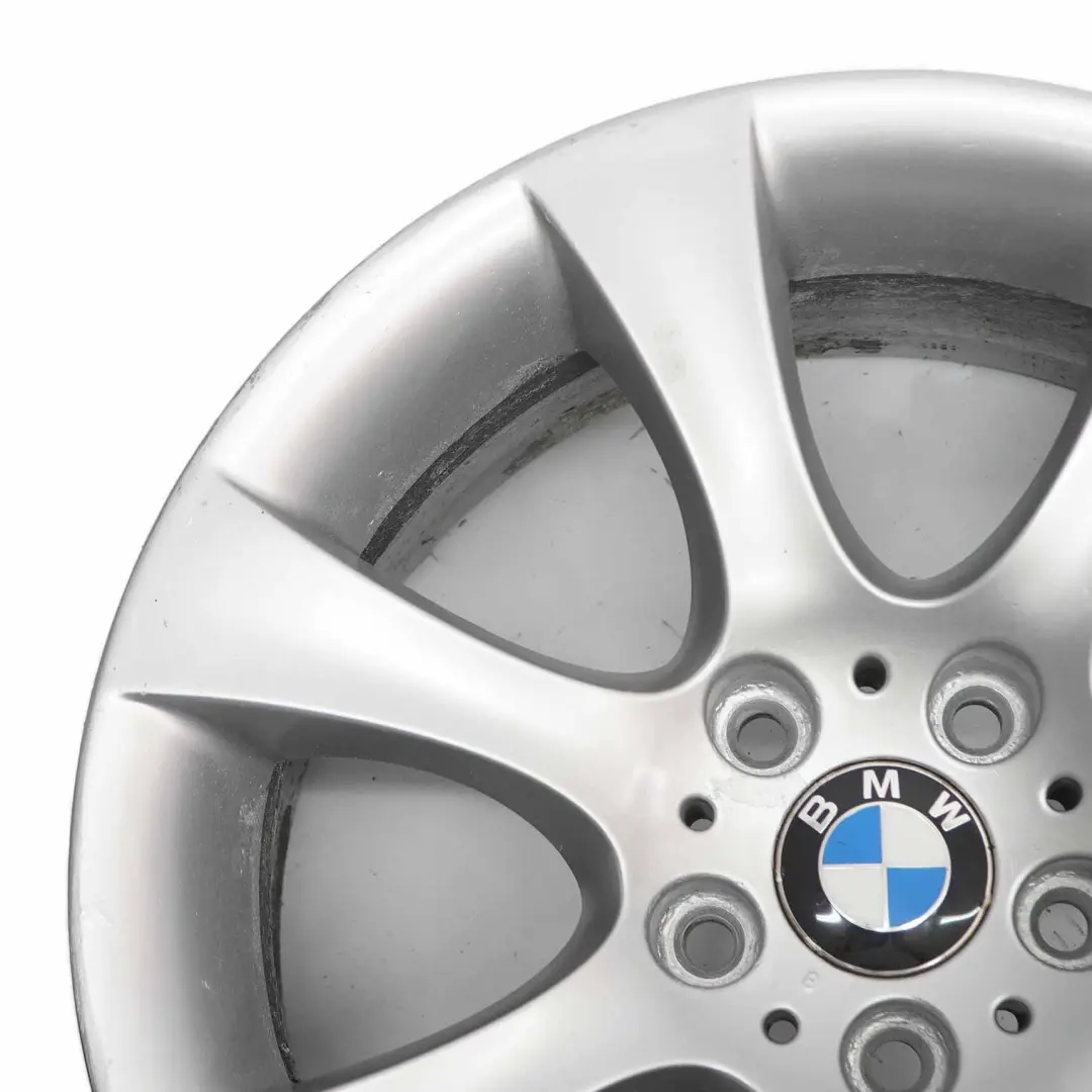Cerchio in lega argento 18" 8J ET:20 Star Spoke 124 per BMW Serie 5 E60 E61 con numero di parte 6760617 BMW Serie 5 E60 E61 Cerchio in lega argento 18" 8J ET:20 Star Spoke 124 - SKU 6760617-3 - Numero di parte 6760617