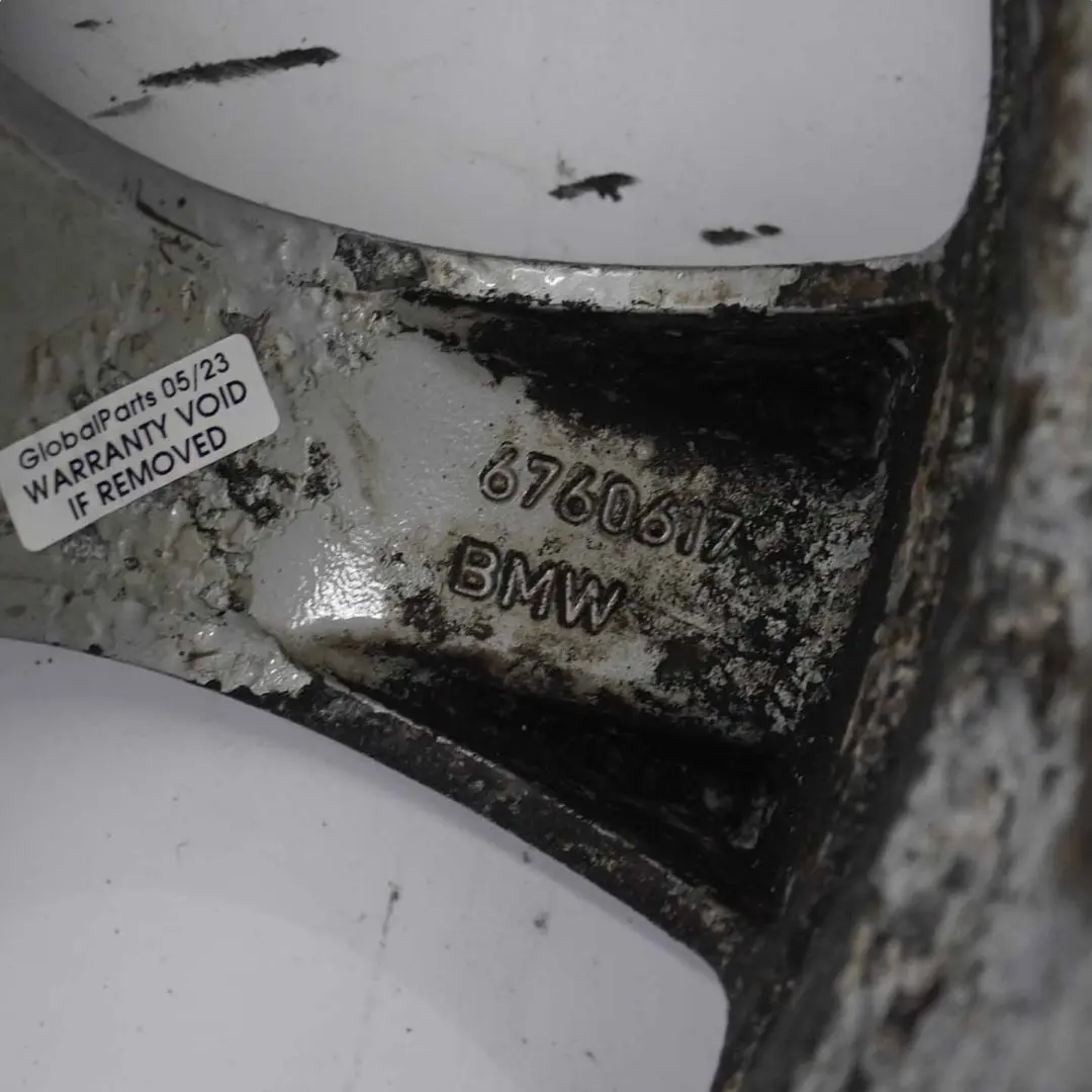 5er E60 E61 Silberne Leichtmetallfelge 18" 8J ET:20 Sternspeiche 124 für BMW mit Teilenummer 6760617 BMW 5er E60 E61 Silberne Leichtmetallfelge 18" 8J ET:20 Sternspeiche 124 - SKU 6760617-4 - Teilenummer 6760617