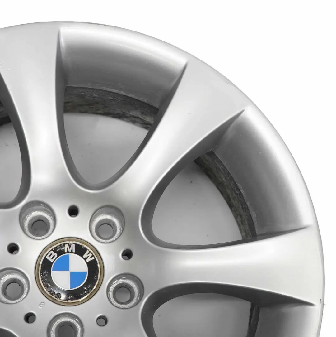 Cerchio in lega argento 18" 8J ET:20 Star Spoke 124 per BMW Serie 5 E60 E61 con numero di parte 6760617 BMW Serie 5 E60 E61 Cerchio in lega argento 18" 8J ET:20 Star Spoke 124 - SKU 6760617-4 - Numero di parte 6760617