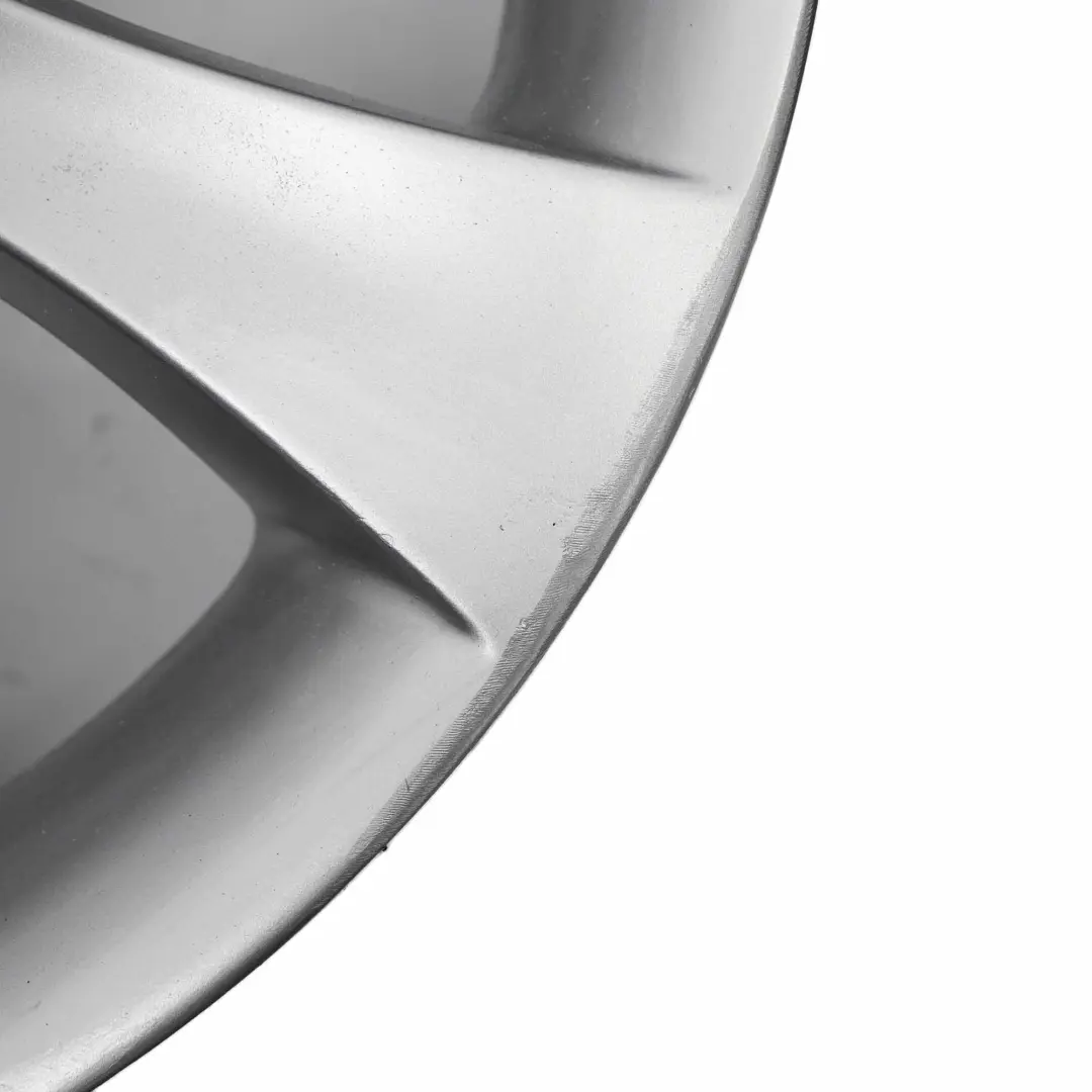 5er E60 E61 Silberne Leichtmetallfelge 18" 8J ET:20 Sternspeiche 124 für BMW mit Teilenummer 6760617 BMW 5er E60 E61 Silberne Leichtmetallfelge 18" 8J ET:20 Sternspeiche 124 - SKU 6760617-4 - Teilenummer 6760617