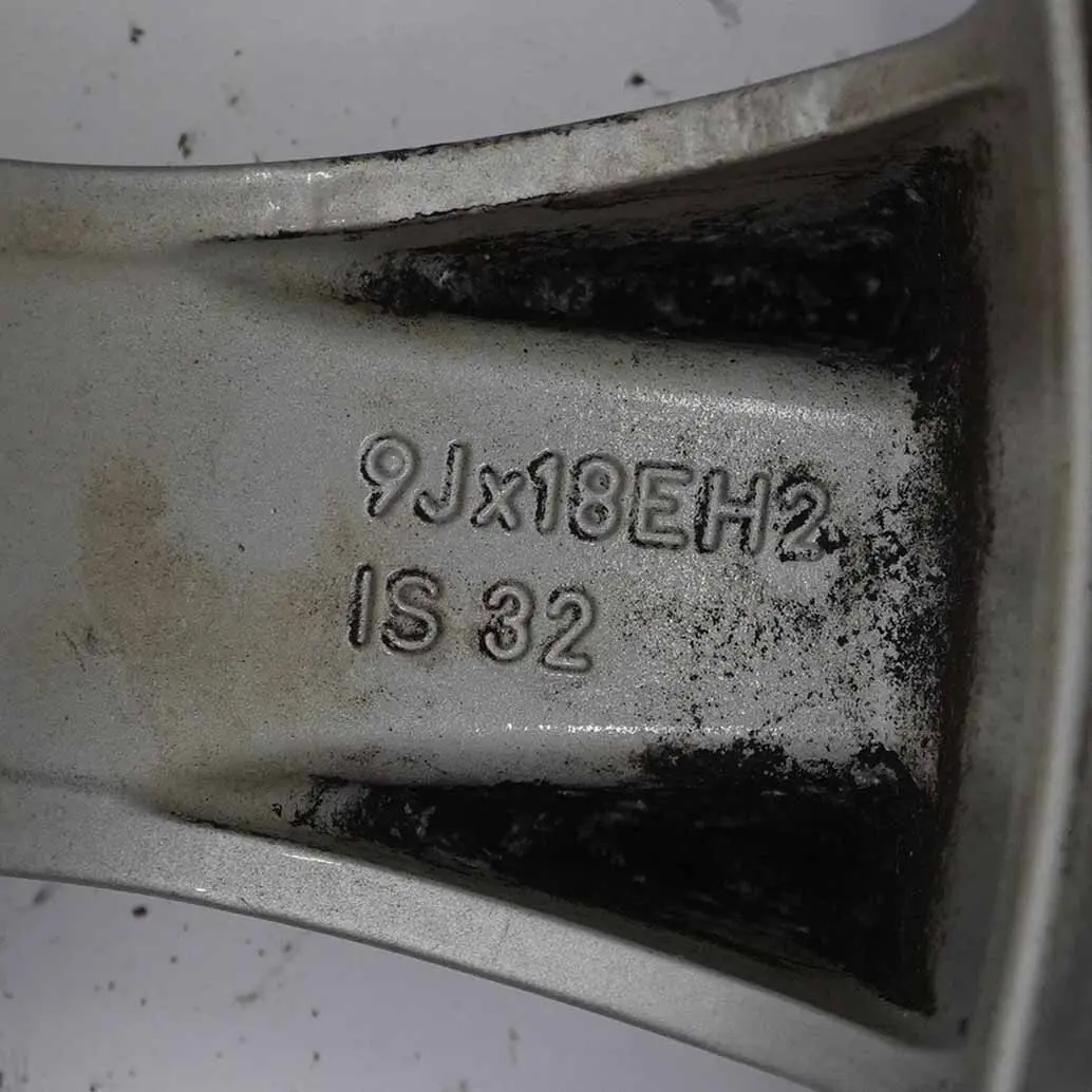 Silber Alu Felge Alufelge 18" Sternspeiche 124 9J ET:32 für BMW E60 mit Teilenummer 6760618 BMW E60 Silber Alu Felge Alufelge 18" Sternspeiche 124 9J ET:32 - SKU 6760618-1 - Teilenummer 6760618