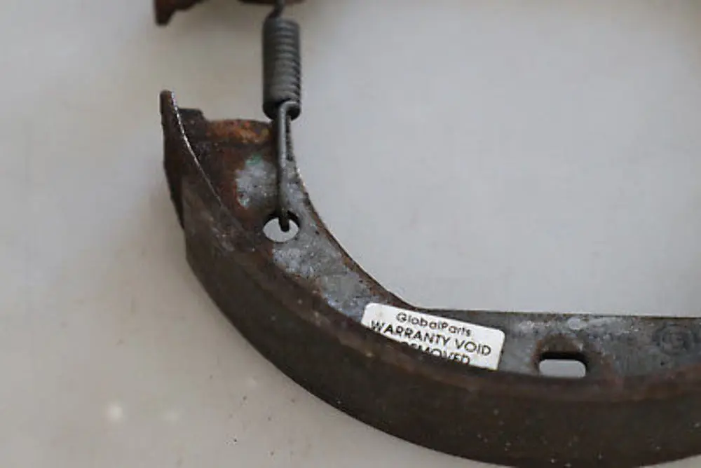 Brake Shoe Asbestos-free to BMW 5 6 7 X3 Series E60 E60N LCI M5 E63 E64 M6 E65 E66 with Part number 34416761293 BMW 5 6 7 X3 Series E60 E60N LCI M5 E63 E64 M6 E65 E66 Brake Shoe Asbestos-free - SKU 6761293 - Part number 34416761293