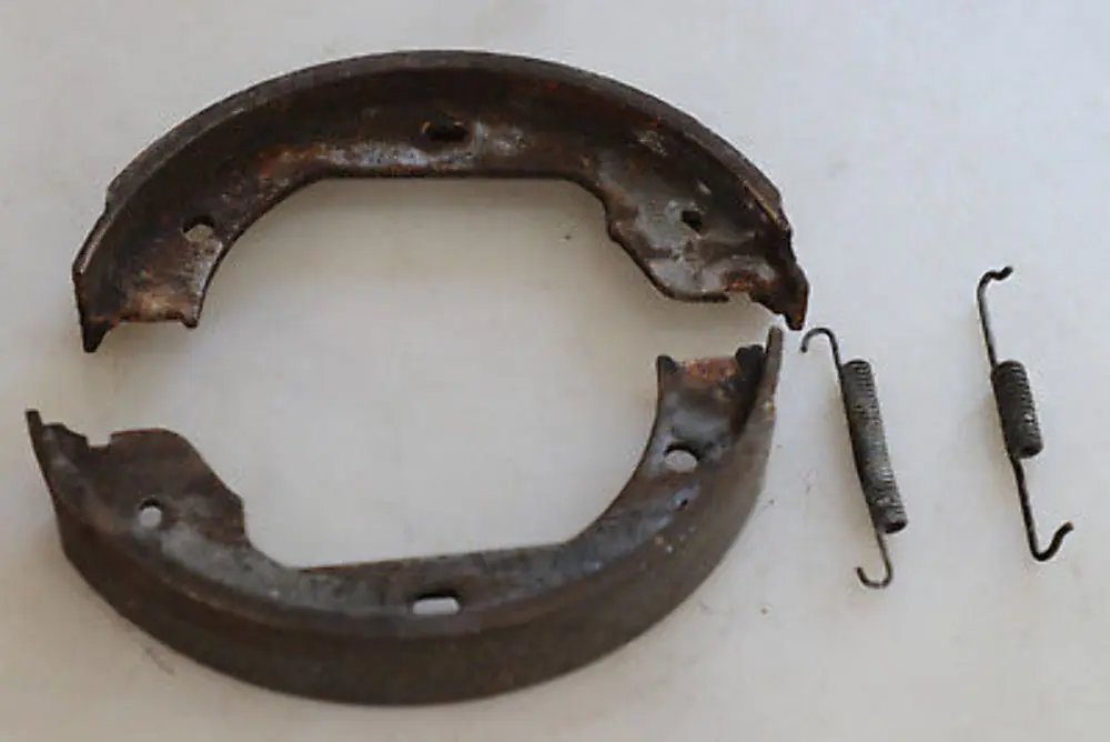 Brake Shoe Asbestos-free to BMW 5 6 7 X3 Series E60 E60N LCI M5 E63 E64 M6 E65 E66 with Part number 34416761293 BMW 5 6 7 X3 Series E60 E60N LCI M5 E63 E64 M6 E65 E66 Brake Shoe Asbestos-free - SKU 6761293 - Part number 34416761293