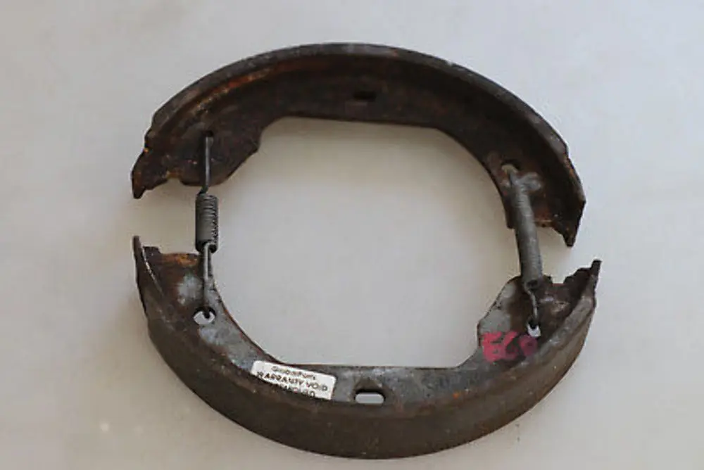 Brake Shoe Asbestos-free to BMW 5 6 7 X3 Series E60 E60N LCI M5 E63 E64 M6 E65 E66 with Part number 34416761293 BMW 5 6 7 X3 Series E60 E60N LCI M5 E63 E64 M6 E65 E66 Brake Shoe Asbestos-free - SKU 6761293 - Part number 34416761293