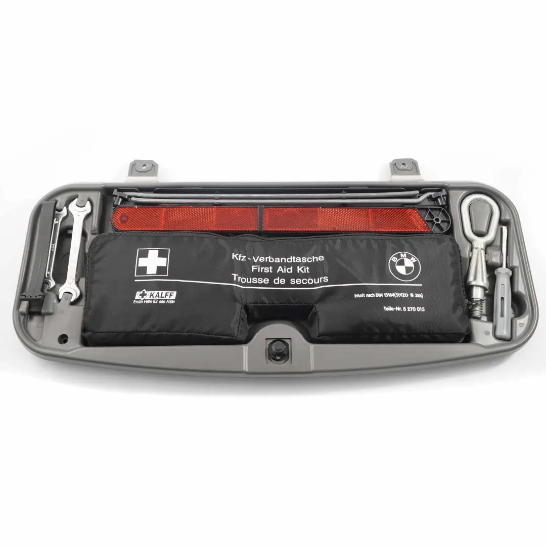 Schowek Trójkąt Klucz Hak Apteczka do BMW E60 E65 E66 o numerze 6761420 BMW E60 E65 E66 Schowek Trójkąt Klucz Hak Apteczka - SKU 6761420-3 - Numer Części 6761420