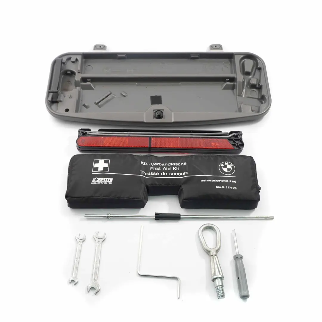 Caisse a Outils Noir 6752543 pour BMW E60 E65 E66 à propos du numéro de pièce 6761420 BMW E60 E65 E66 Caisse a Outils Noir 6752543 - SKU 6761420-3 - Numéro de pièce 6761420