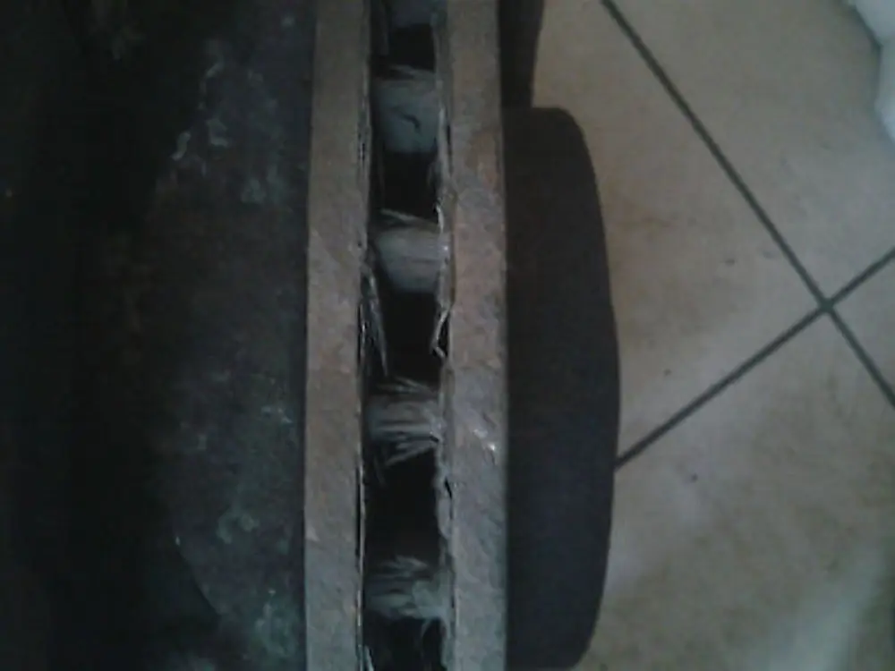BMW X5 Reihe E53 Komplettes Bremssattelgehäusedeckel vorn rechts 3121 - SKU 6761576 - Teilenummer 31216761576