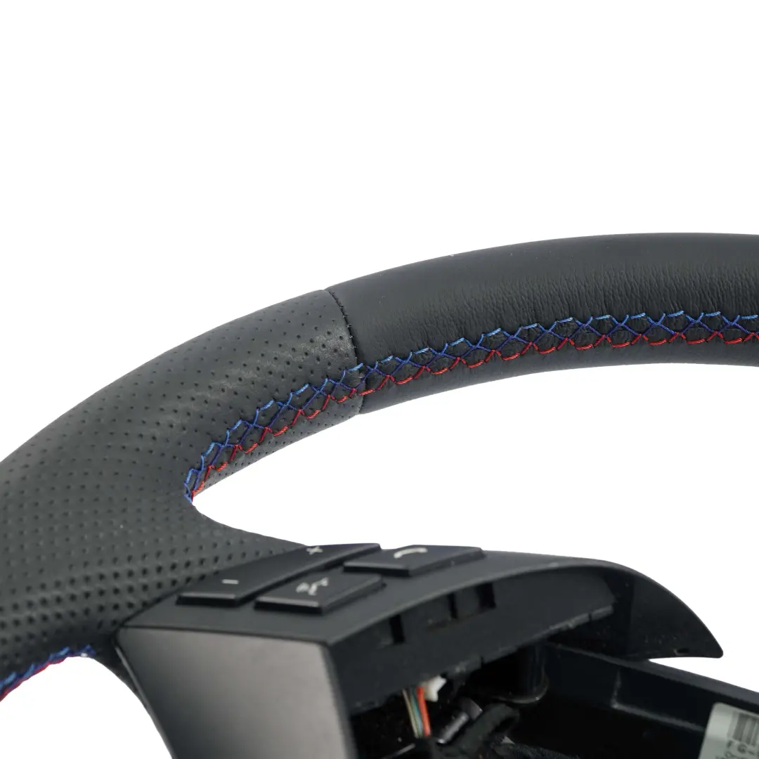 NUEVO Volante De cuero negro M-tricolored Hilos para BMW E60 E61 con número de pieza 6763359 BMW E60 E61 NUEVO Volante De cuero negro M-tricolored Hilos - SKU 6763359 - Número de pieza 6763359