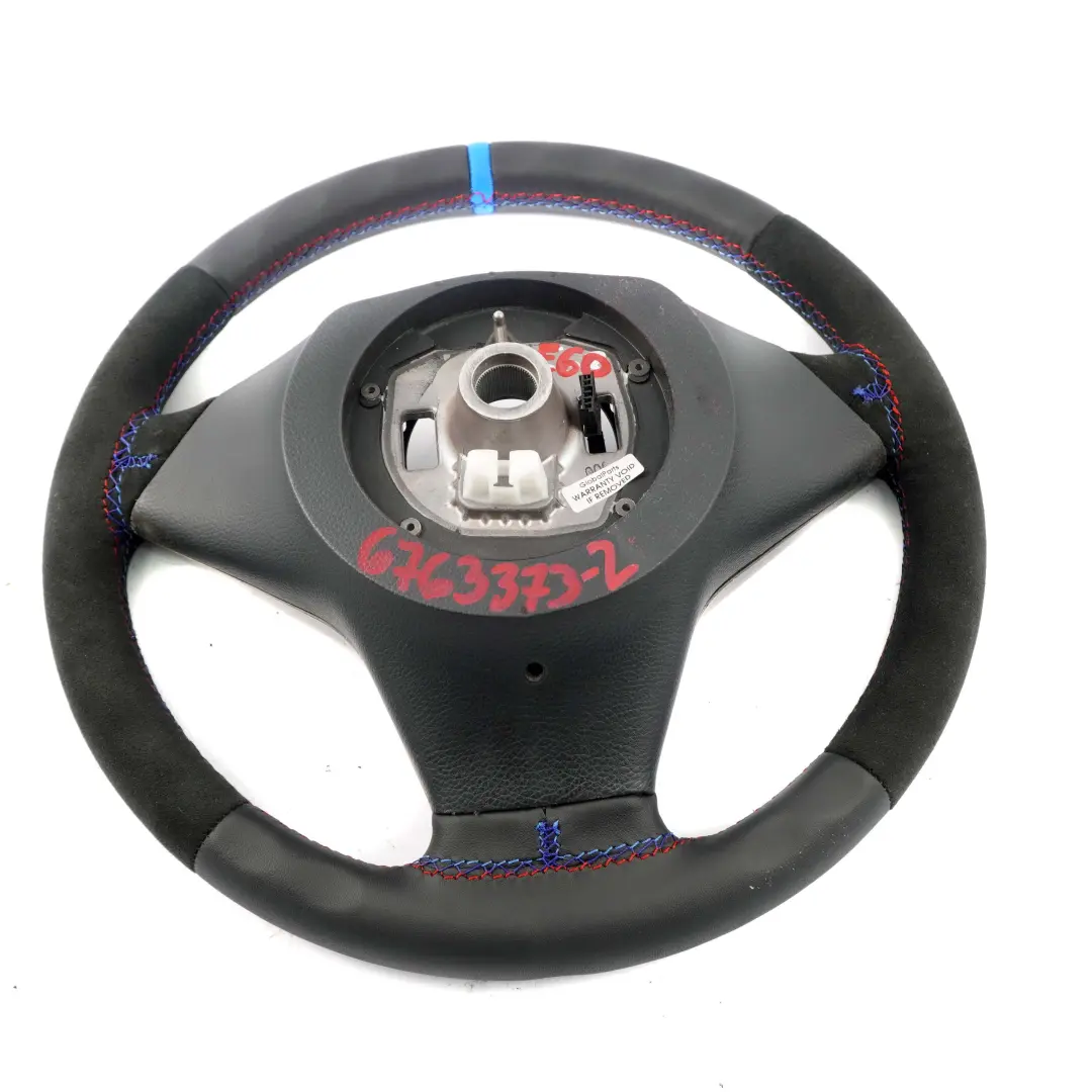 Nuova Pelle Volante Sportivo Nero M-Tricolori Fili per BMW E60 E63 Sport con numero di parte 6763373 BMW E60 E63 Sport Nuova Pelle Volante Sportivo Nero M-Tricolori Fili - SKU 6763373-2 - Numero di parte 6763373
