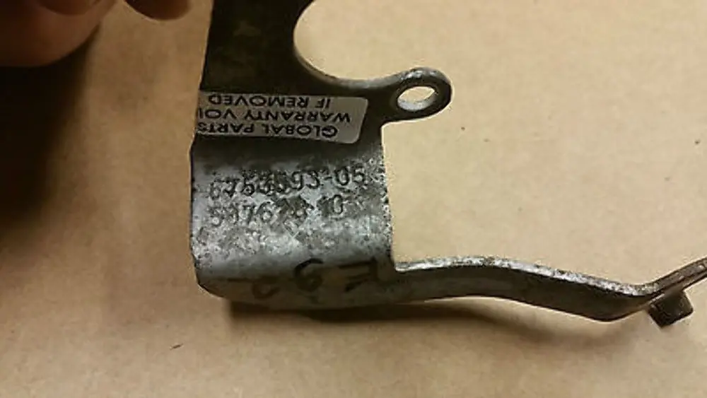 LINKS FAHRHÖHE SENSOR HALTERUNG für BMW 1 3 E81 E87 E90 E91 E92 E93 LCI mit Teilenummer 37146763593 BMW 1 3 E81 E87 E90 E91 E92 E93 LCI LINKS FAHRHÖHE SENSOR HALTERUNG - SKU 6763593 - Teilenummer 37146763593