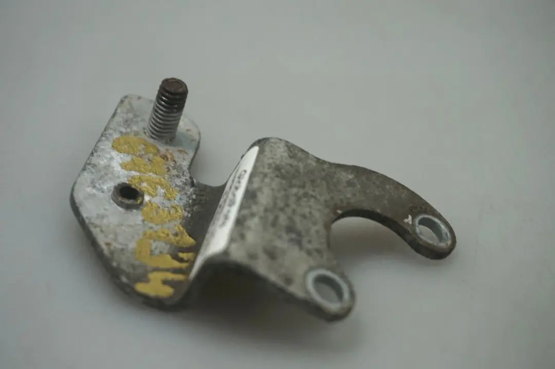 Halter Höhenstandssensor rechts für BMW 1 3 er 1 E81 E87 E90 E91 E92 E93 mit Teilenummer 6763734 BMW 1 3 er 1 E81 E87 E90 E91 E92 E93 Halter Höhenstandssensor rechts - SKU 6763734-1 - Teilenummer 6763734