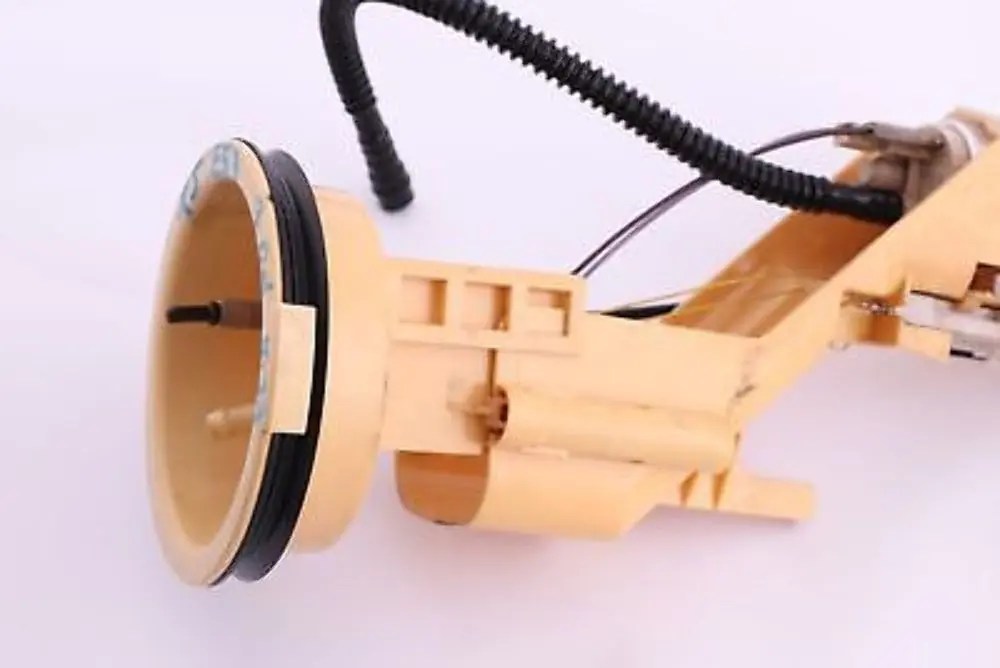 M57 En tanque combustible remitente Entrega Derecho 1184928 para BMW X5 E53 3.0d con número de pieza 16116763817 BMW X5 E53 3.0d M57 En tanque combustible remitente Entrega Derecho 1184928 - SKU 6763817 - Número de pieza 16116763817