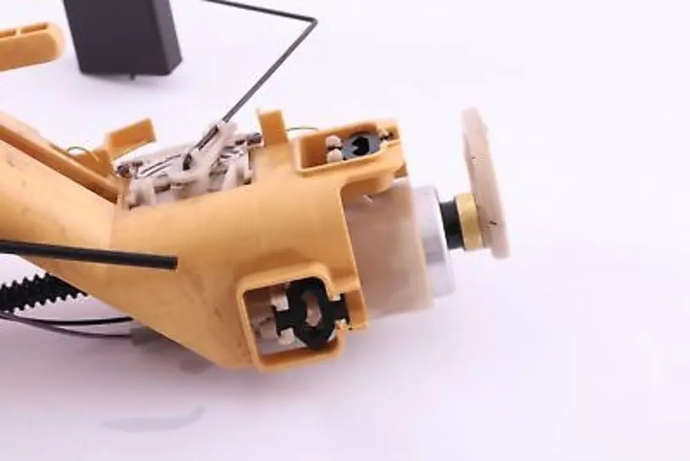 M57 En tanque combustible remitente Entrega Derecho 1184928 para BMW X5 E53 3.0d con número de pieza 16116763817 BMW X5 E53 3.0d M57 En tanque combustible remitente Entrega Derecho 1184928 - SKU 6763817 - Número de pieza 16116763817