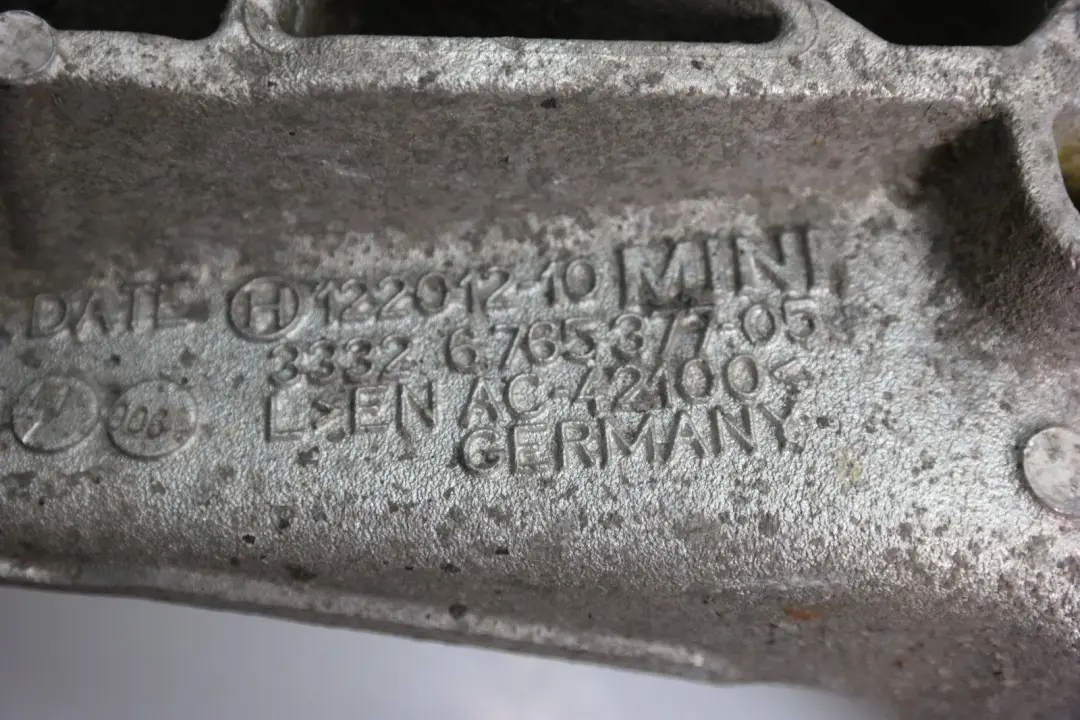 Zwrotnica Piasta Koła Lewy Tylny Zawieszenie 6795659 do Mini R55 R56 R57 o numerze 6765377 Mini R55 R56 R57 Zwrotnica Piasta Koła Lewy Tylny Zawieszenie 6795659 - SKU 6765377 - Numer Części 6765377