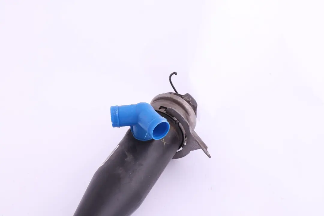 Plastic Filler Pipe 2.0i 2.5i 3.0i Petrol 6759673 para BMW E83 con número de pieza 6765421 BMW E83 Plastic Filler Pipe 2.0i 2.5i 3.0i Petrol 6759673 - SKU 6765421 - Número de pieza 6765421