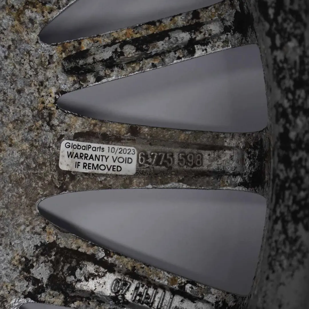 Cerchio AlluMini o Spinnespeiche 160 17" 8J ET:3 4 per BMW E90 E91 E92 con numero di parte 6765813 BMW E90 E91 E92 Cerchio AlluMini o Spinnespeiche 160 17" 8J ET:3 4 - SKU 6765813-2 - Numero di parte 6765813