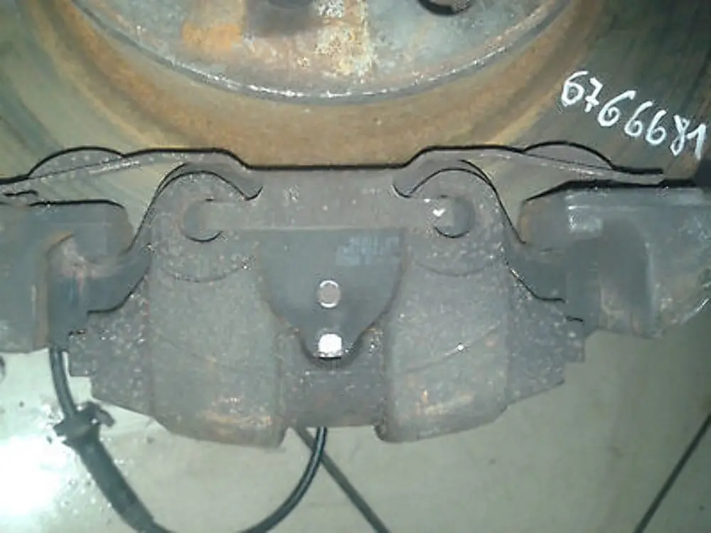 Set Bremsscheibe Bremssattelgehäuse Links Schwenklager für BMW 1 3 E87 E90 mit Teilenummer 6766681 BMW 1 3 E87 E90 Set Bremsscheibe Bremssattelgehäuse Links Schwenklager - SKU 6766681 - Teilenummer 6766681