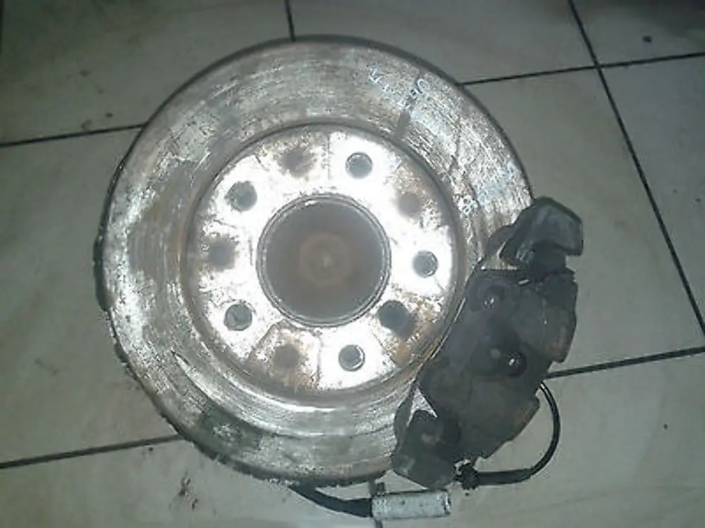 Set Bremsscheibe Bremssattelgehäuse Links Schwenklager für BMW 1 3 E87 E90 mit Teilenummer 6766681 BMW 1 3 E87 E90 Set Bremsscheibe Bremssattelgehäuse Links Schwenklager - SKU 6766681 - Teilenummer 6766681