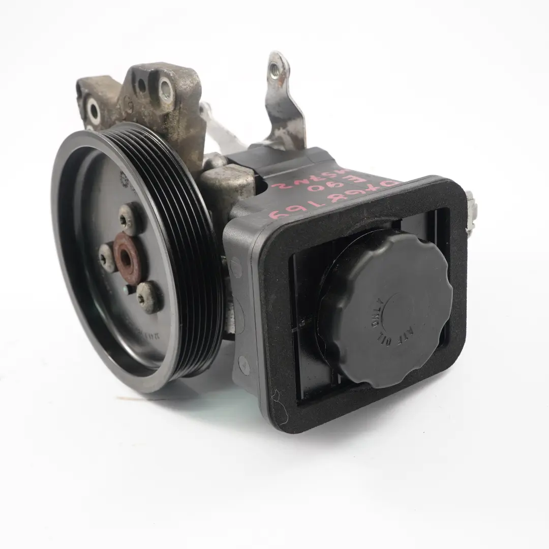Pompe de Direction Assistee Diesel M57N2 pour BMW 3 Serie E90 E91 E92 E93 325d 330d à propos du numéro de pièce 6768169 BMW 3 Serie E90 E91 E92 E93 325d 330d Pompe de Direction Assistee Diesel M57N2 - SKU 6768169 - Numéro de pièce 6768169