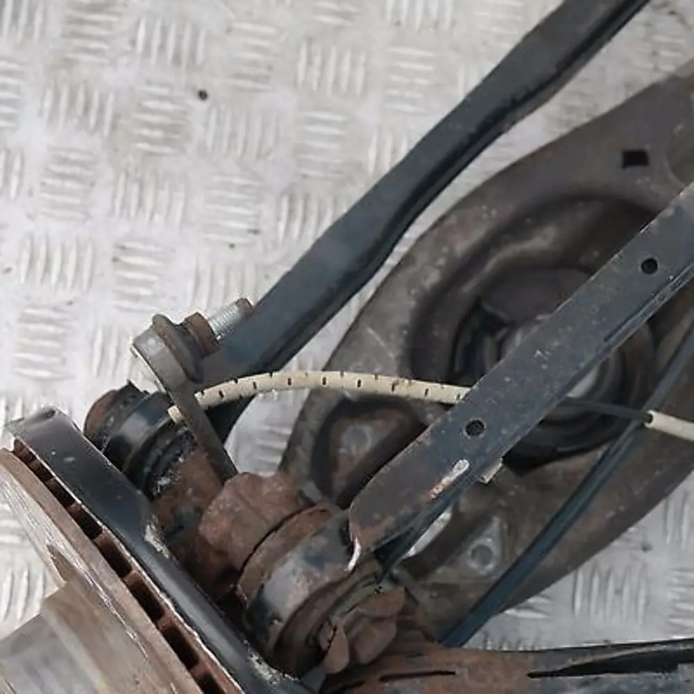 N52 218PS Set Bremsscheibe Bremssattelgehäuse links hinten für BMW 3 er E90 325i mit Teilenummer 6768698 BMW 3 er E90 325i N52 218PS Set Bremsscheibe Bremssattelgehäuse links hinten - SKU 6768697 - Teilenummer 6768698