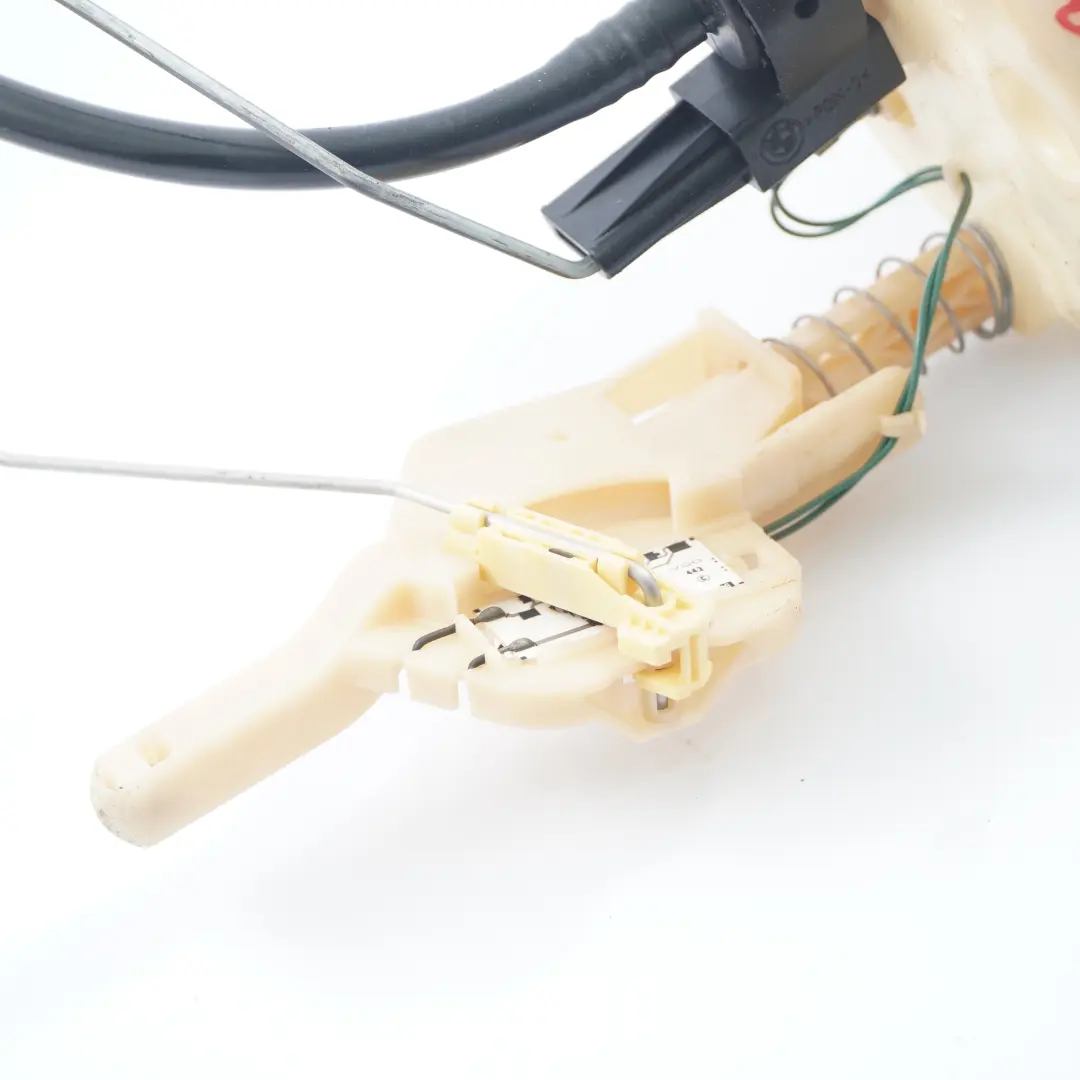 Sensore carburante sinistro Sensore livello carburante pompa per BMW E46 con numero di parte 6768788 BMW E46 Sensore carburante sinistro Sensore livello carburante pompa - SKU 6768788 - Numero di parte 6768788