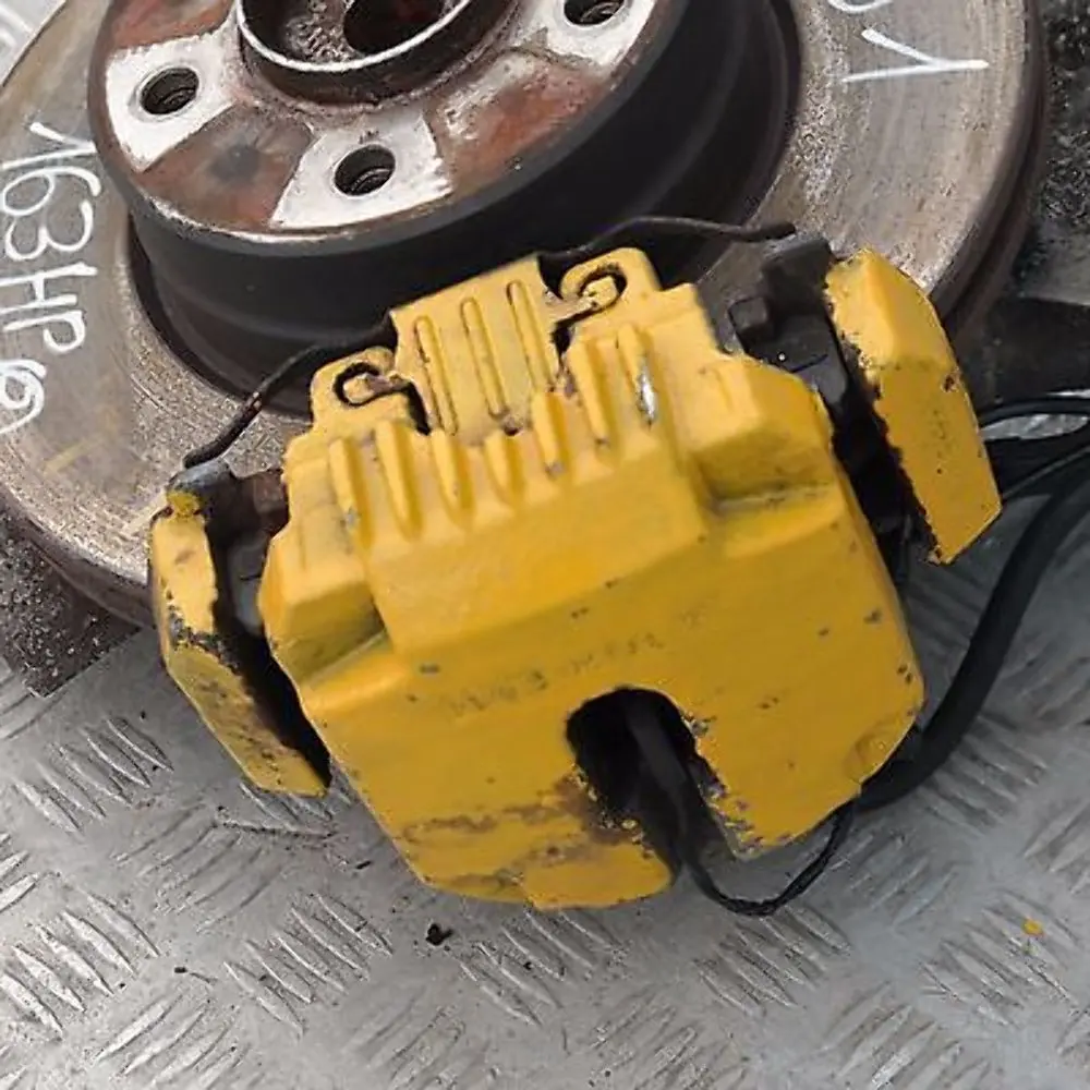 BMW E61 520d M47N2 Delantero Izquierdo Muelle Freno Suspensión Pata Buje Eje - SKU 6768795 - Número de pieza 6768795