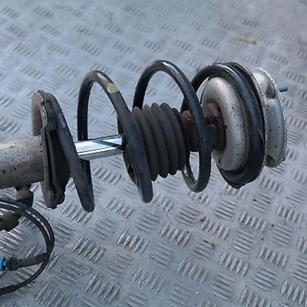 M57N Stoßdämpfer Federbein Vorne Links Bremssattelgehäuse für BMW 5 E61 530d mit Teilenummer 31316768797 BMW 5 E61 530d M57N Stoßdämpfer Federbein Vorne Links Bremssattelgehäuse - SKU 6768797 - Teilenummer 31316768797