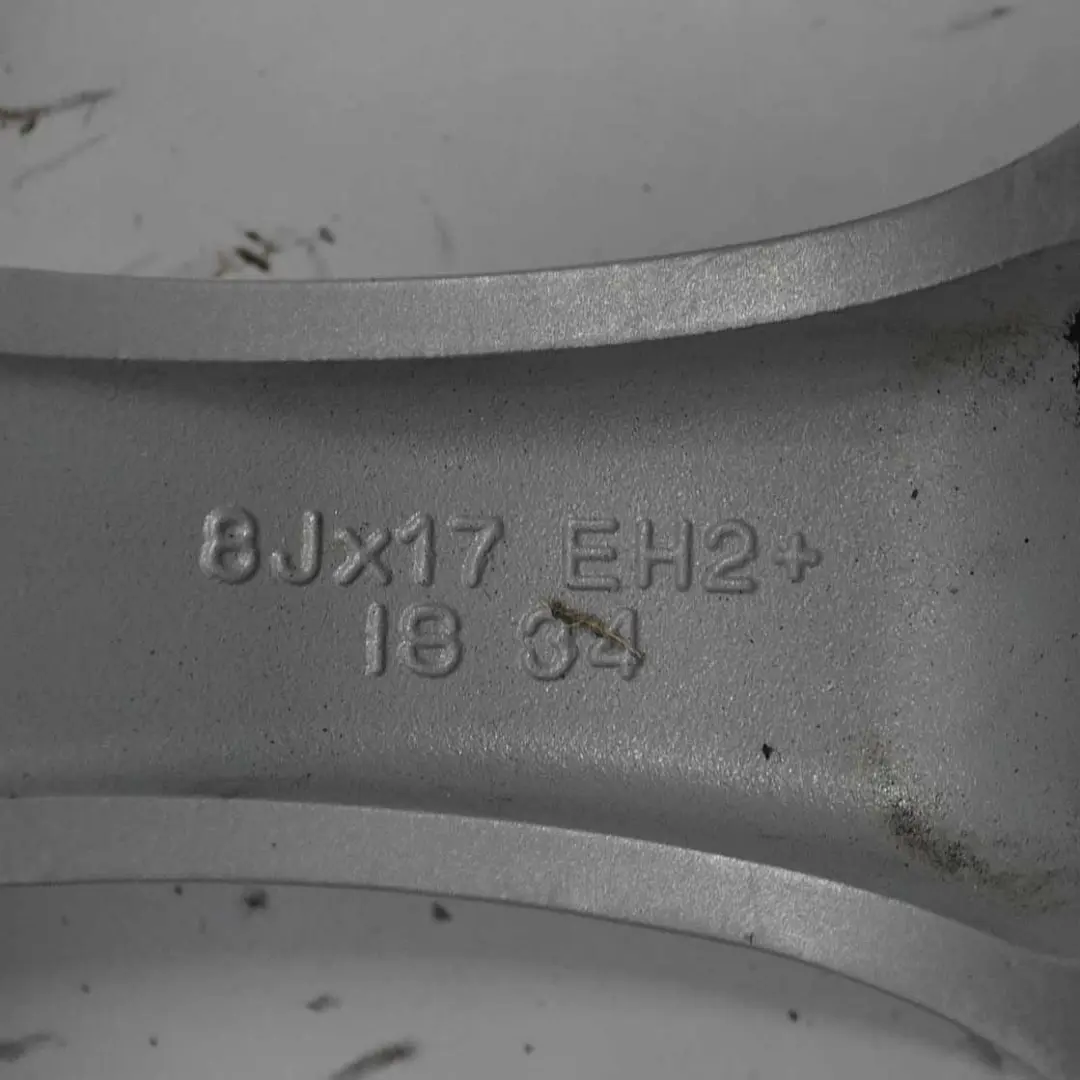 Jante alliage à rayons en V 188 17" 8J ET:34 pour BMW E90 E91 E92 E93 à propos du numéro de pièce 6768854 BMW E90 E91 E92 E93 Jante alliage à rayons en V 188 17" 8J ET:34 - SKU 6768854-2 - Numéro de pièce 6768854