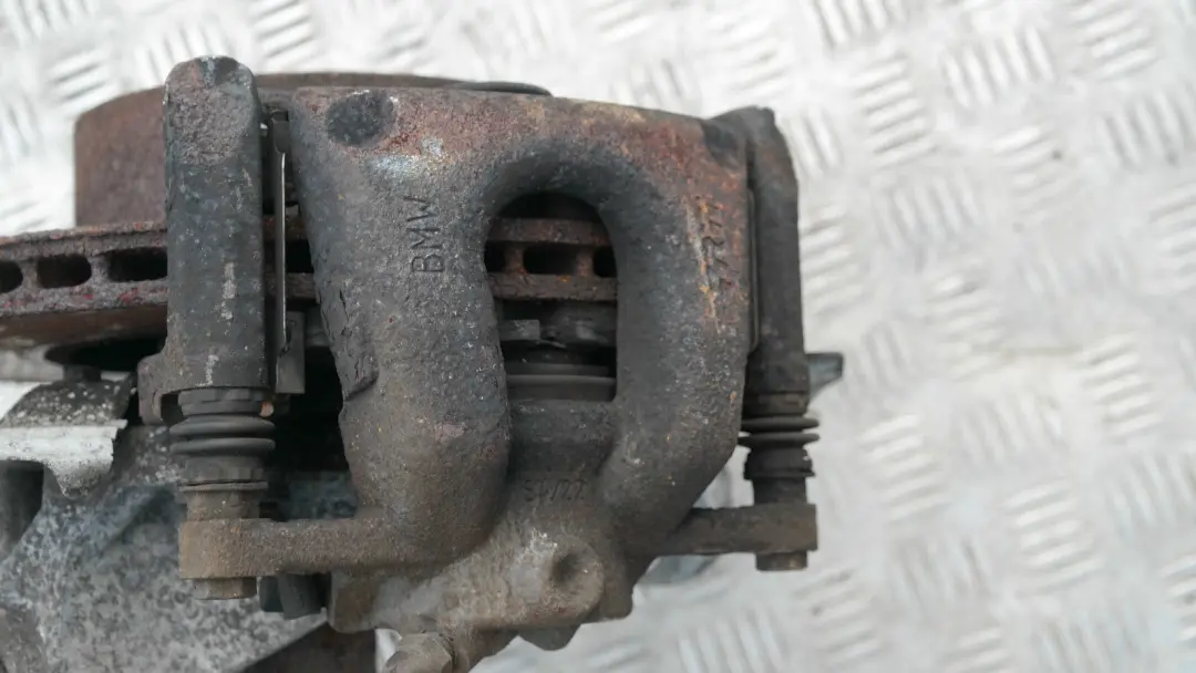 BMW 1 er E87 118i Stoßdämpfer Federbein Schwenklager Bremssattel Vorne Rechts - SKU 6768916 - Teilenummer 31316768916