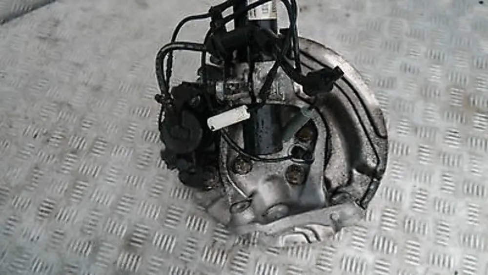 BMW 1 E87 120i N46 LEFT FRONT SPRING STRUT LEG SUSPENSION BRAKE CALLIPER N/S - SKU 6768919 - Part number 6768919