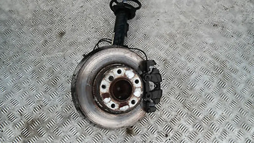 BMW 1 E87 120i Amortyzator zwrotnica lewy przód - SKU 6768919 - Numer Części 6768919