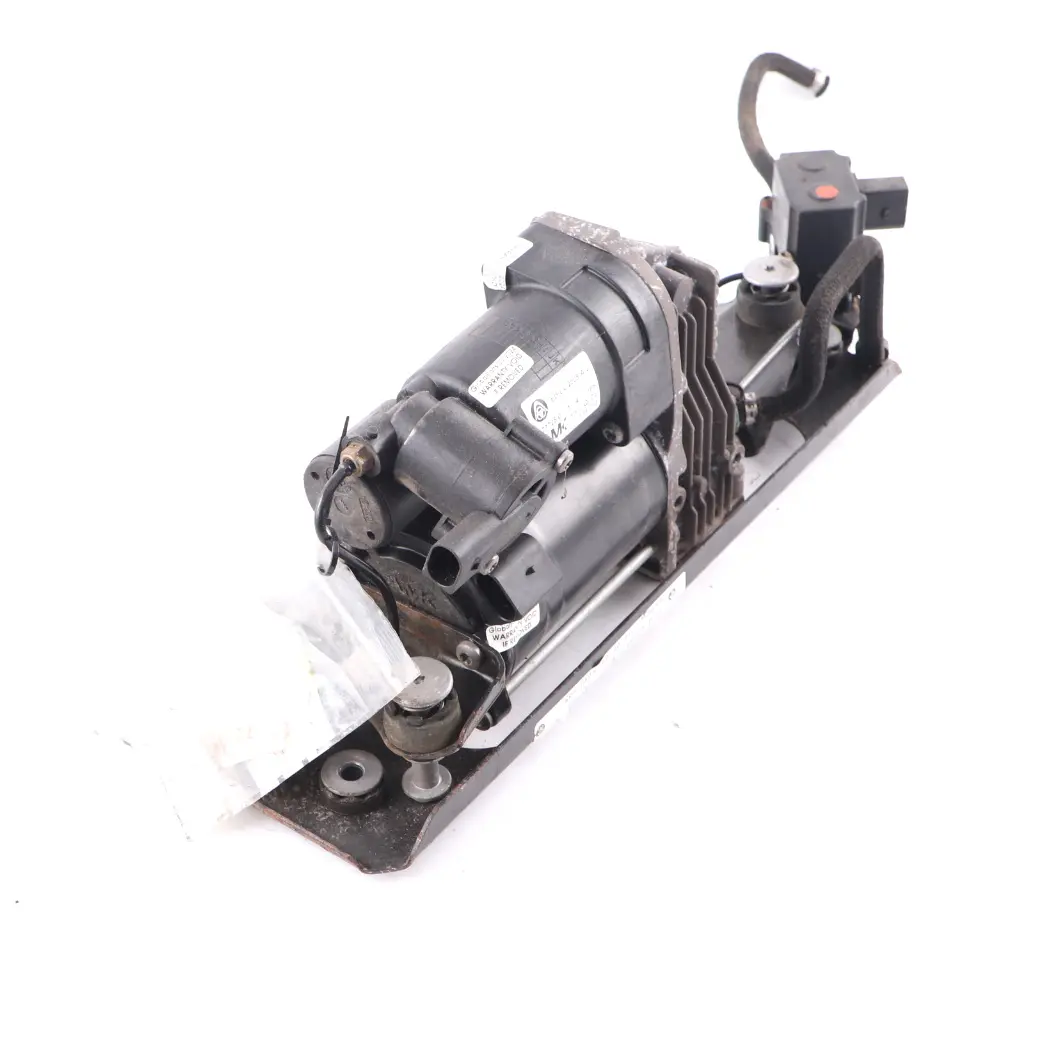 Dispositivo Alimentación Suspensión Aire Motor Compresor para BMW E61 Touring con número de pieza 6769082 BMW E61 Touring Dispositivo Alimentación Suspensión Aire Motor Compresor - SKU 6769082-3 - Número de pieza 6769082