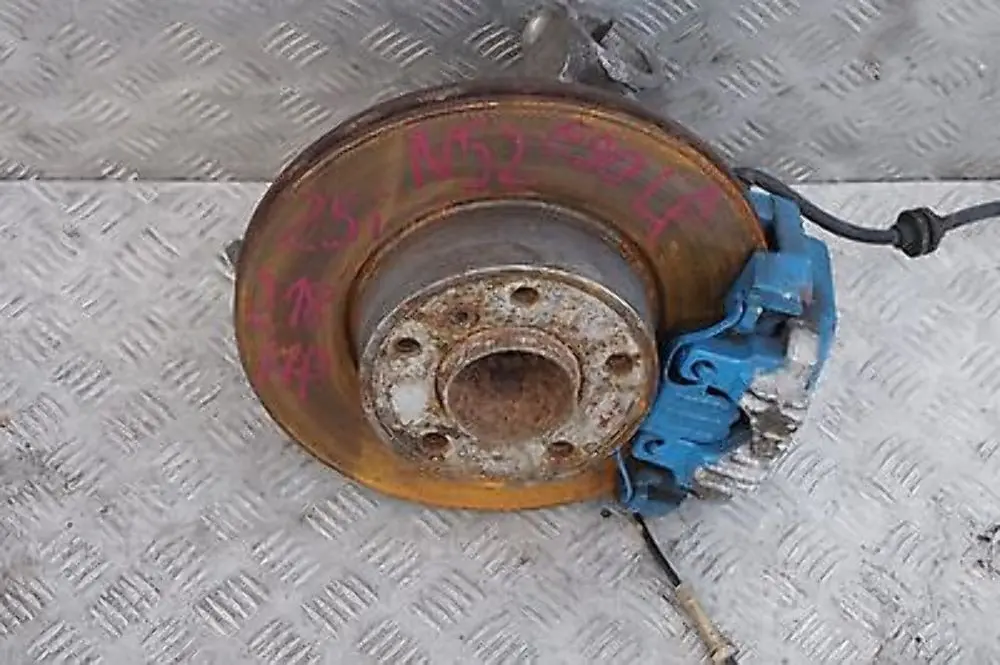 N52 Front Left N/S Suspension Leg Brake Disc Hub Caliper to BMW 3 Series E90 325i with Part number 6769091 BMW 3 Series E90 325i N52 Front Left N/S Suspension Leg Brake Disc Hub Caliper - SKU 6769091-1 - Part number 6769091