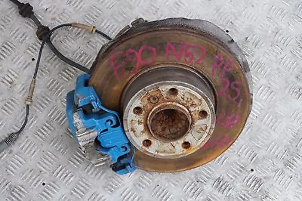 N52 Front Right O/S Suspension Leg Brake Disc Hub Caliper to BMW E90 325i with Part number 6769092 BMW E90 325i N52 Front Right O/S Suspension Leg Brake Disc Hub Caliper - SKU 6769092 - Part number 6769092