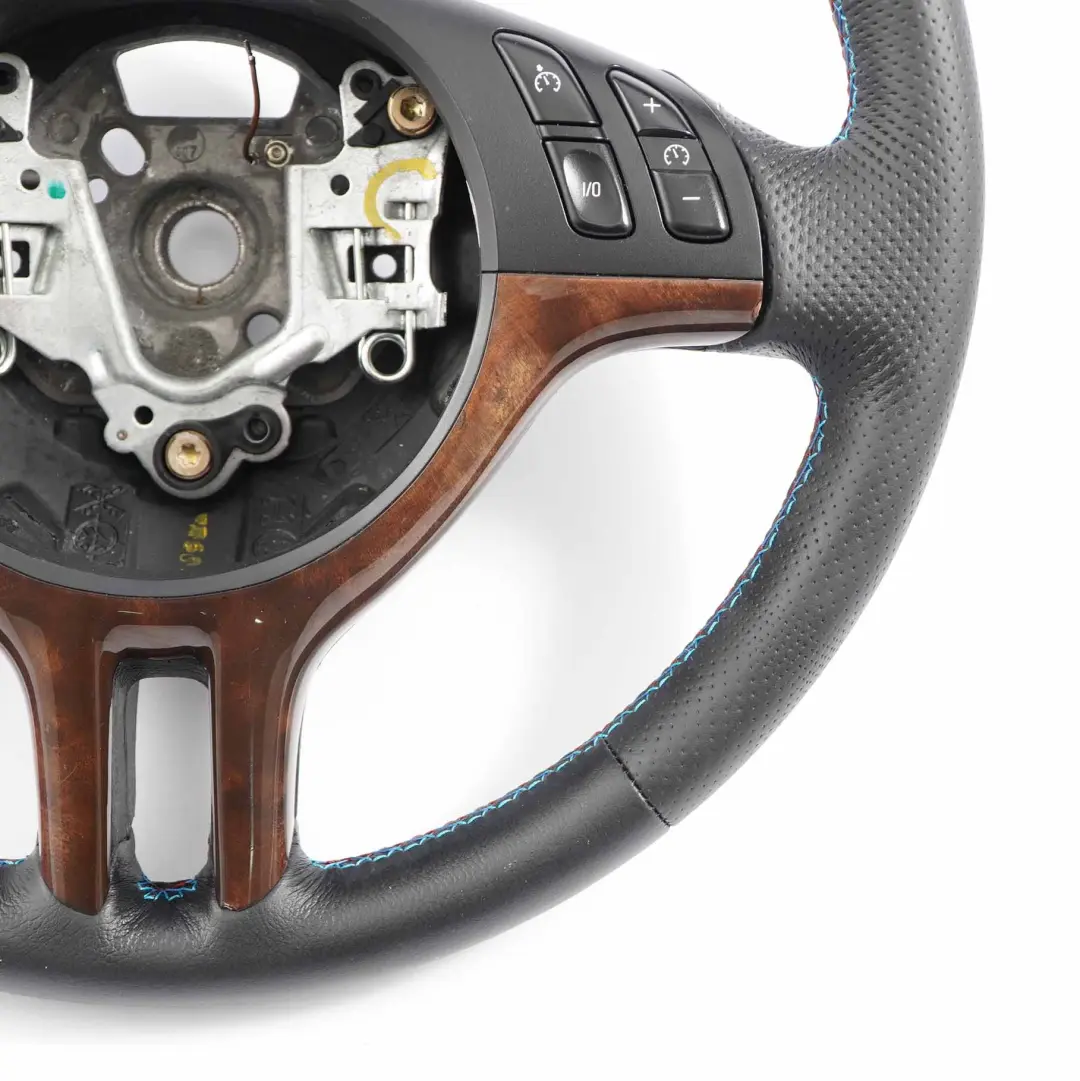 NUOVO Volante sportivo in pelle nera a 3 razze per BMW X5 Serie E53 con numero di parte 6770422 BMW X5 Serie E53 NUOVO Volante sportivo in pelle nera a 3 razze - SKU 6770422-1 - Numero di parte 6770422