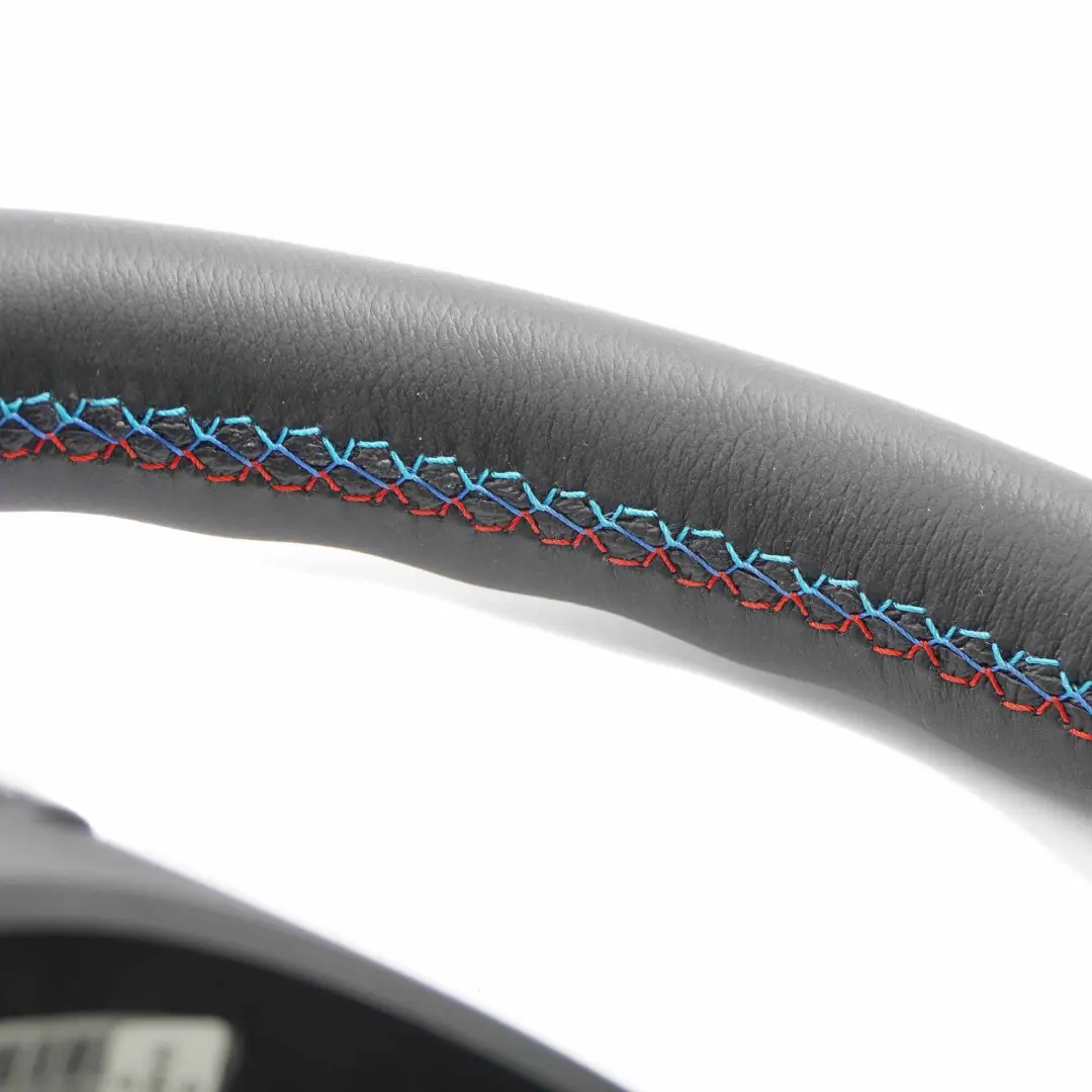 NUOVO Volante sportivo in pelle nera a 3 razze per BMW X5 Serie E53 con numero di parte 6770422 BMW X5 Serie E53 NUOVO Volante sportivo in pelle nera a 3 razze - SKU 6770422-1 - Numero di parte 6770422