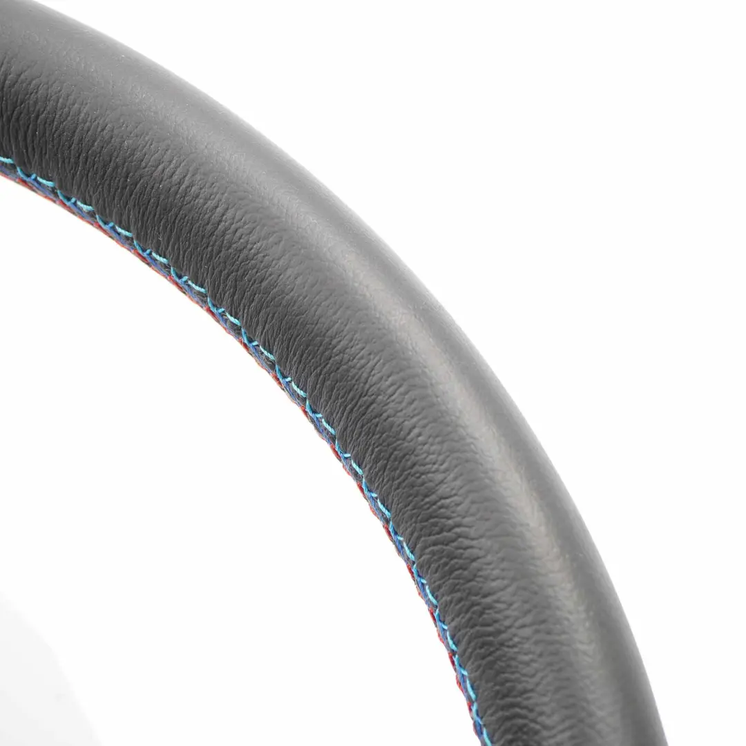 NOUVEAU Volant sport en cuir noir à 3 branches pour BMW X5 Series E53 à propos du numéro de pièce 6770422 BMW X5 Series E53 NOUVEAU Volant sport en cuir noir à 3 branches - SKU 6770422-1 - Numéro de pièce 6770422