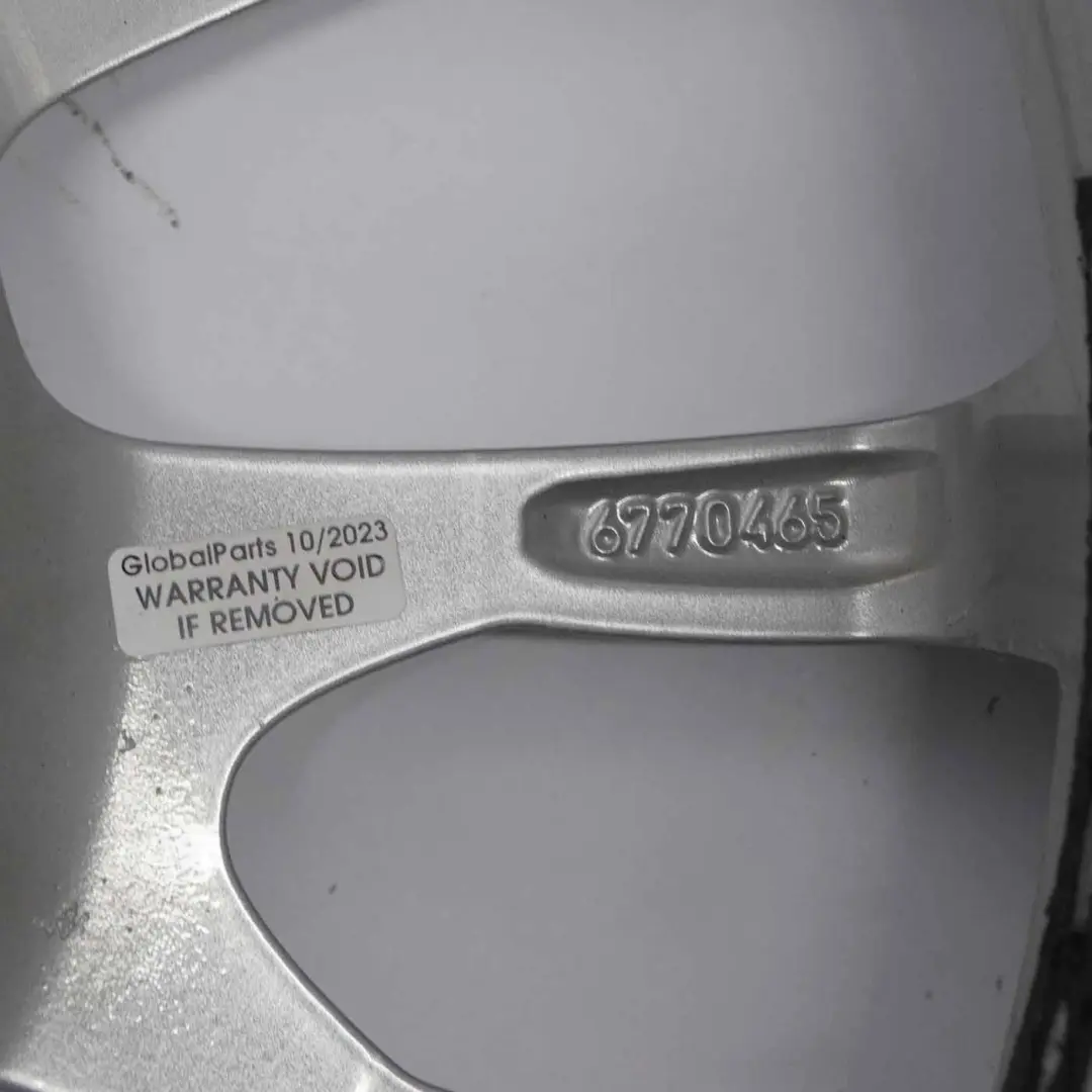 Hinten Alu Felge 18" Radialspeiche 216 8,5J ET:37 für BMW E90 E91 E92 mit Teilenummer 6770465 BMW E90 E91 E92 Hinten Alu Felge 18" Radialspeiche 216 8,5J ET:37 - SKU 6770465-1 - Teilenummer 6770465