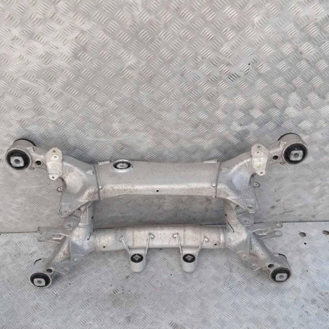 Supporto Assale Posteriore Telaio Ausiliario Sospensione Culla per BMW E61 con numero di parte 6770827 BMW E61 Supporto Assale Posteriore Telaio Ausiliario Sospensione Culla - SKU 6770827 - Numero di parte 6770827