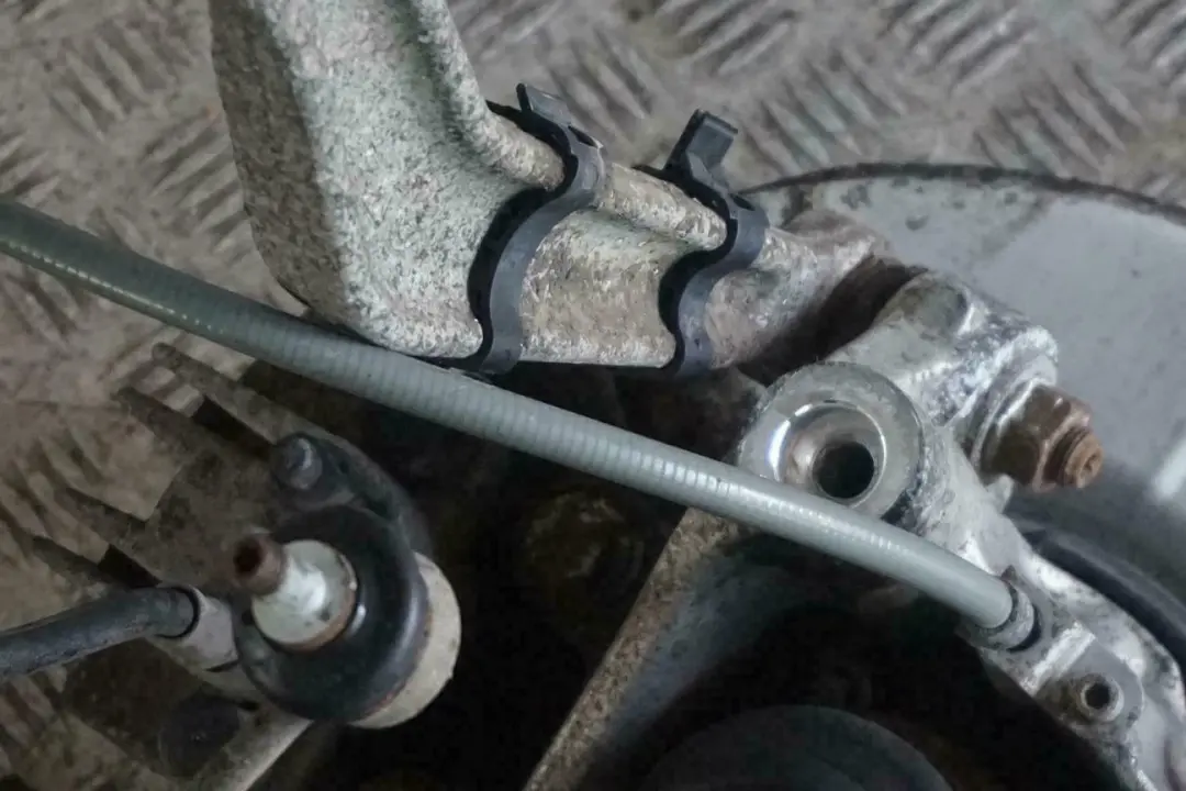BMW E60 525i N52 Zawieszenie Zwrotnica Lewy Tył - SKU 6770905-10 - Numer Części 6770905