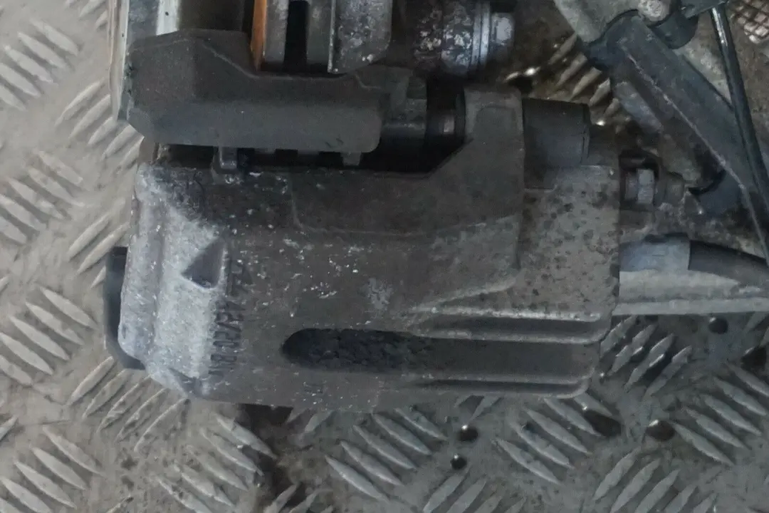 BMW 5 E60 520d Zawieszenie zwrotnica lewy tył - SKU 6770905-4 - Numer Części 6770905